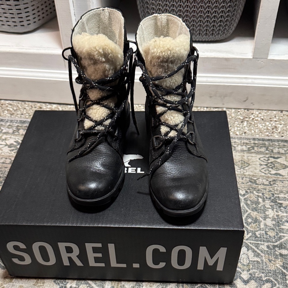 Sorel Women's Black and Cream Winter Boots